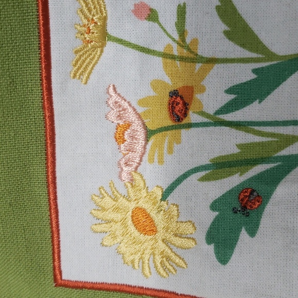 Design Imports NWT Kitchen Towel S/2 with Embroidered Flowers Design - Picture 8 of 8